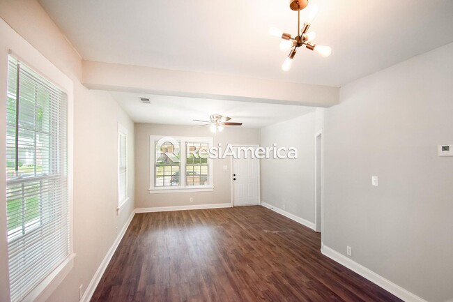 Building Photo - Beautiful Midtown Bungalow- Fully Updated!