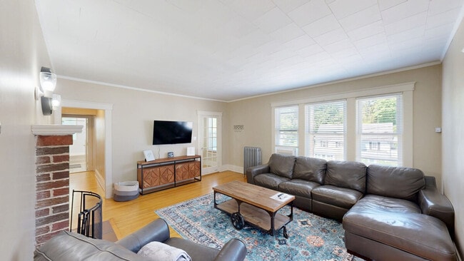 Building Photo - 128 1/2 Elm Street-SI ID1380181P