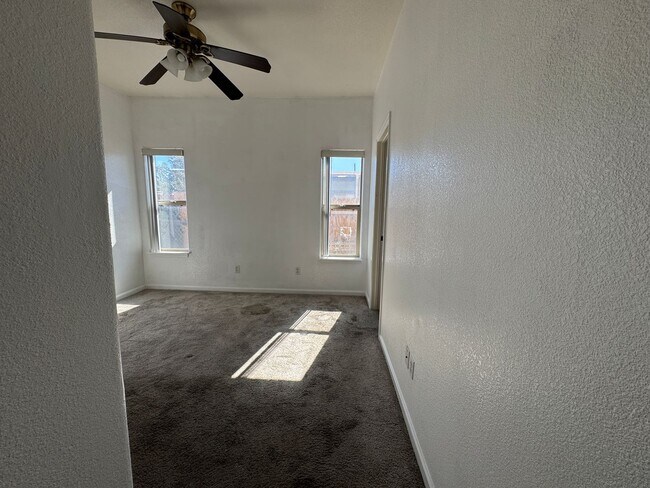 Building Photo - 3br 2ba Home with Garage and Yard near Rot...