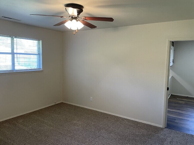 Building Photo - 3 Bedroom in Bethany