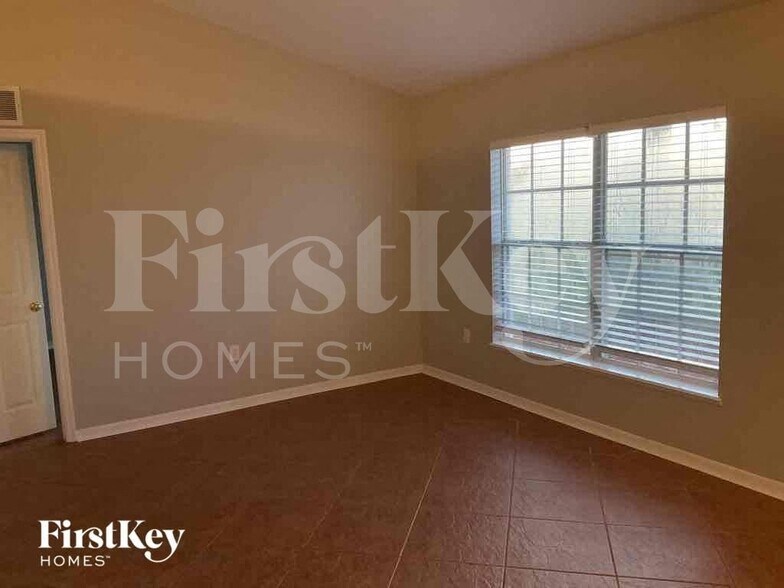 Building Photo - 1120 NW 11th Pl