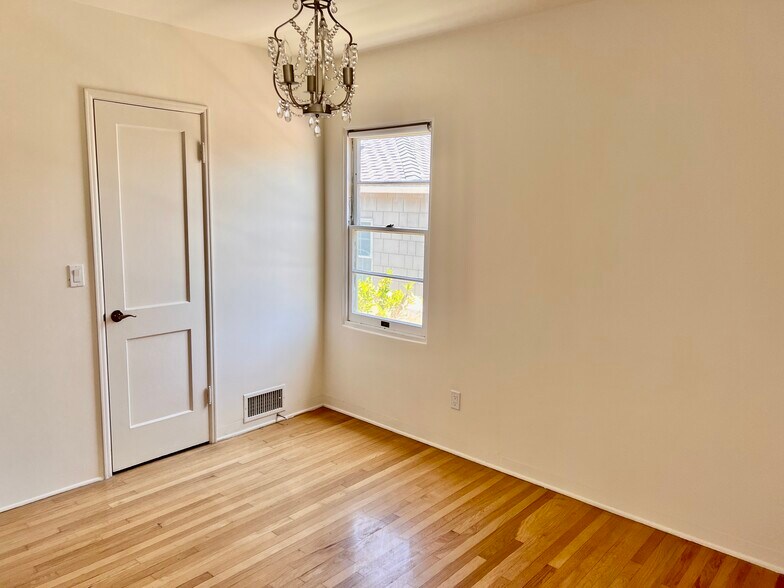 Building Photo - 4211 Ridgeway Dr
