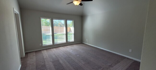 Building Photo - 419 Lazy Ln