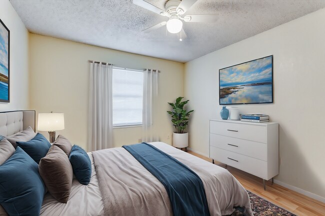 Building Photo - Dynamite Duplex in Arlington