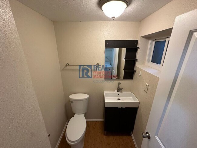 Building Photo - 1075 S Elkhart Way