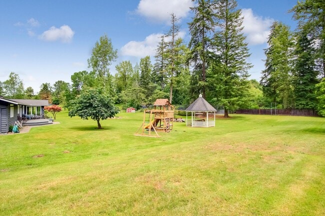 Building Photo - Fantastic Remodel in E Renton Highlands!
