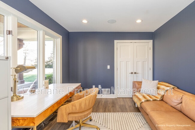 Building Photo - 499 W Main St