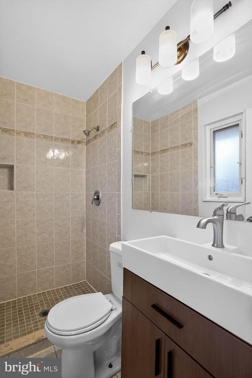 Building Photo - 5500 Ferndale St