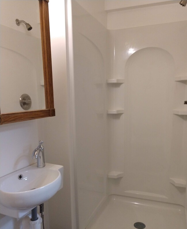 Full Bathroom - 126 N Lake Ave