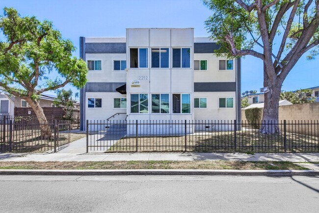 Building Photo - 2212 Myrtle Avenue