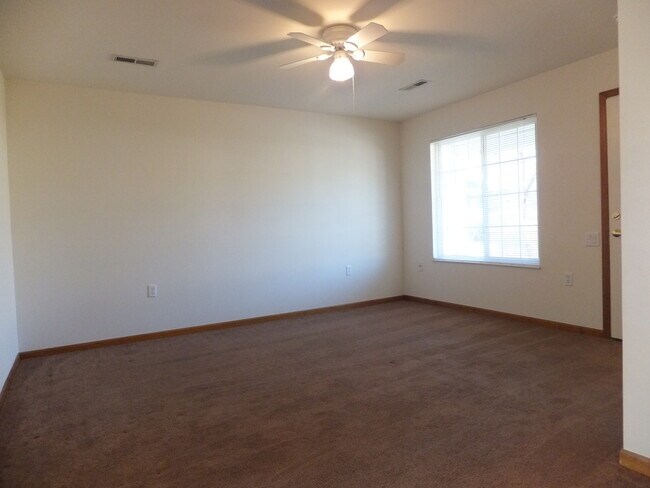 Building Photo - Large 2 bedroom apartment with washer/dryer hookup.  55+ community