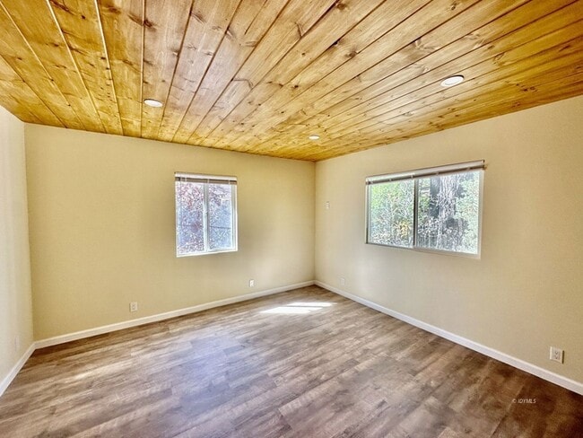 Building Photo - 54365 Pine Crest Ave