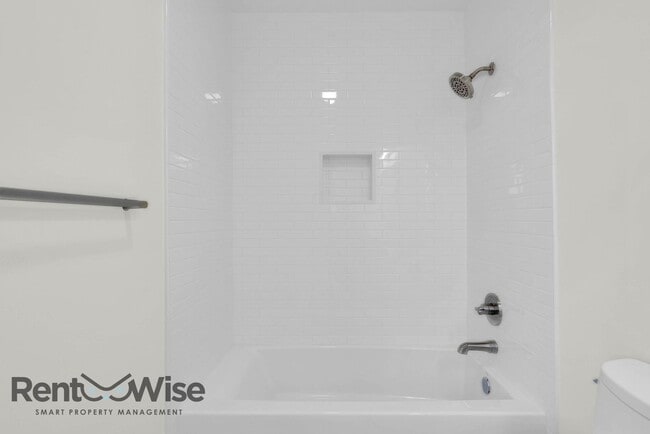 Building Photo - 734 Chestnut St