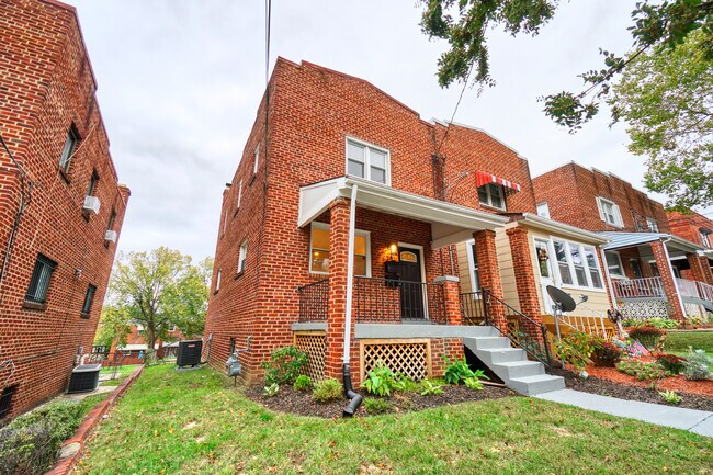 Building Photo - 28 54th St SE