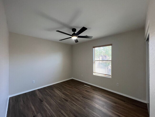 Building Photo - Highly desirable Spectrum community