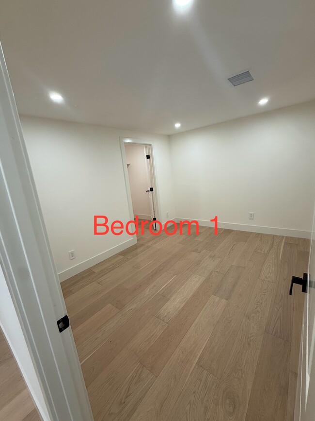 Building Photo - 731 Valota Rd