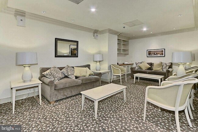 Building Photo - 2151 Jamieson Ave