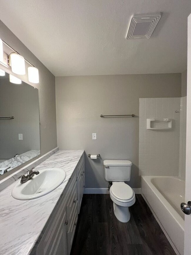 Building Photo - Updated 2BD/1BA Townhome- Move-In Ready Just in Time for Summer!