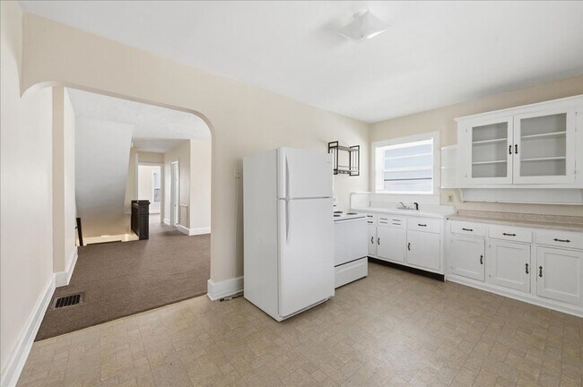 Building Photo - 5334 E Washington St