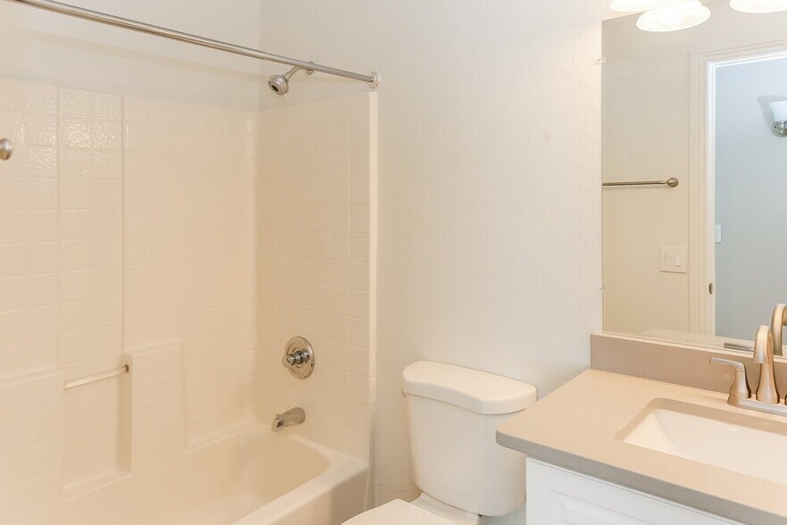 Building Photo - 6418 W Magnolia St