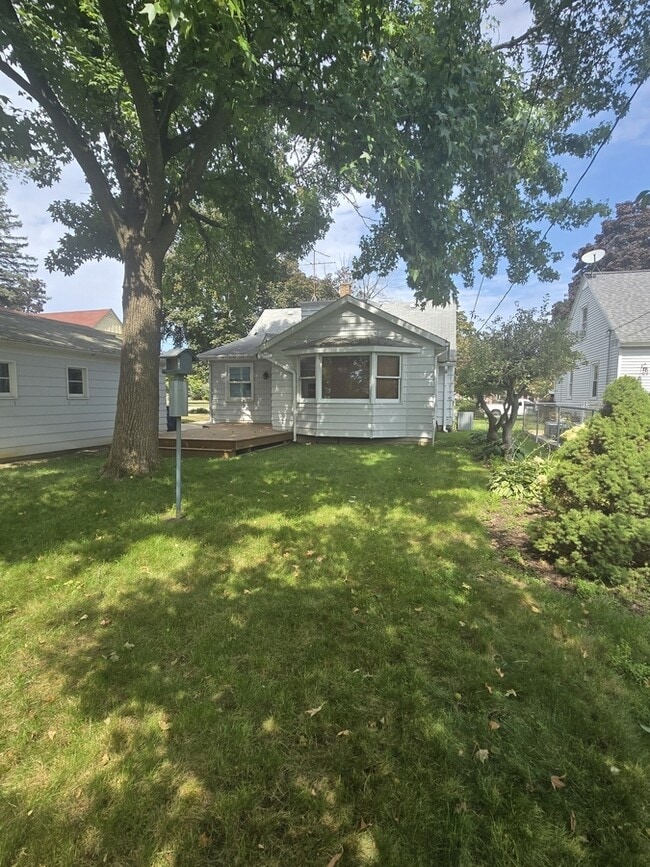 Building Photo - 38 E 32nd St