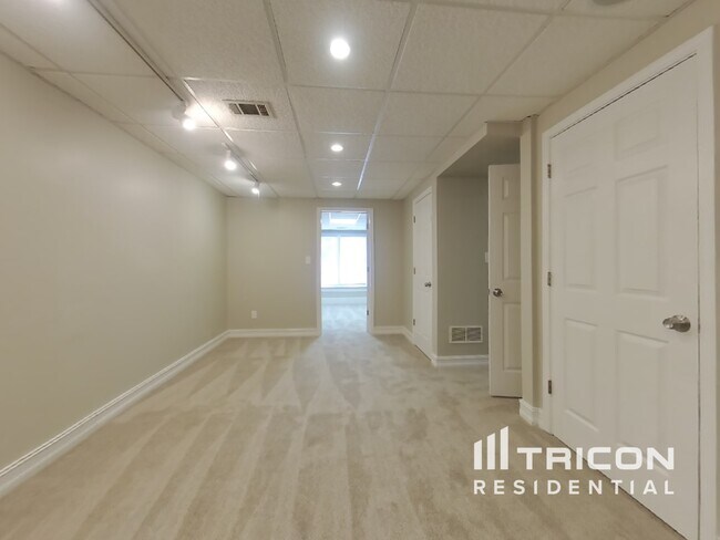 Building Photo - 880 Freemanwood Ln