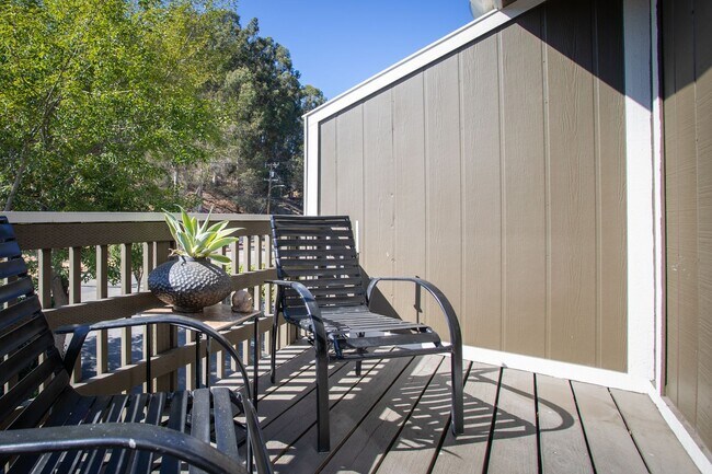 Building Photo - A Spacious 2 bedroom, 2 bathroom Townhouse - Upscale That’s Right On Trend