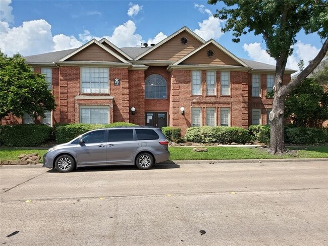 Building Photo - 12100 Overbrook Ln