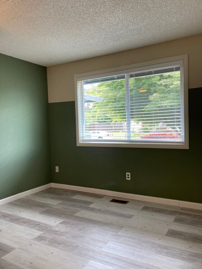 Building Photo - Single Level Ranch Home in Newberg