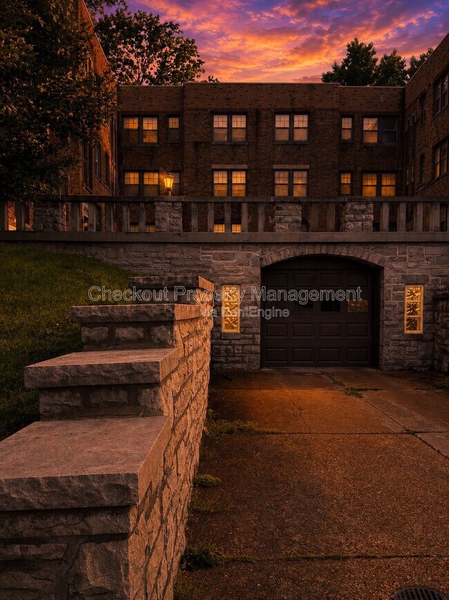 Building Photo - 7340 Forsyth Blvd
