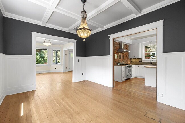 Building Photo - Beautifully Restored 3-Bedroom Home in Historic Section of Oregon City