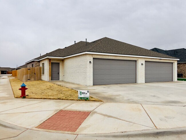 Building Photo - PRE-LEASING FOR JUNE OR JULY! 3/3/2 Duplex in Northwest Lubbock