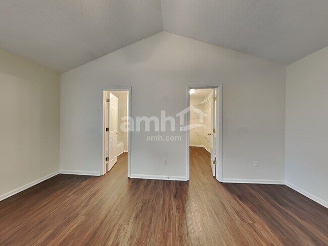 Building Photo - 7 Hazeltine Ct