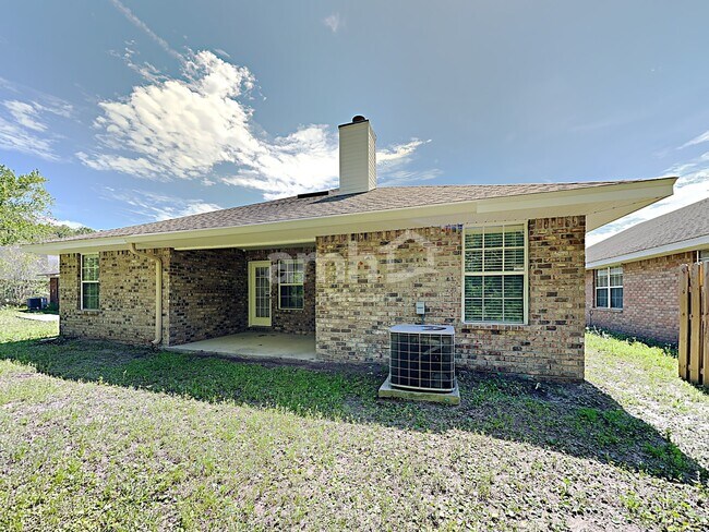 Building Photo - 6253 Ironside Dr N