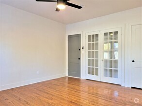 Building Photo - 723 East Dr