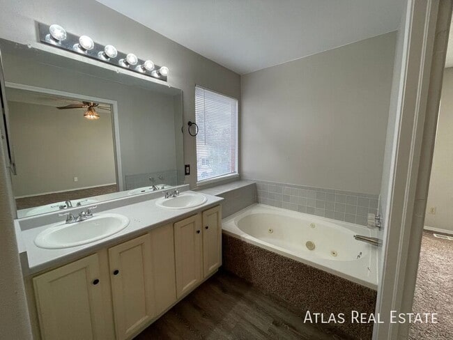 Building Photo - 4920 Braddock Dr