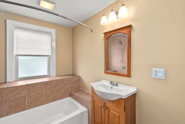 Building Photo - 29 Smith St