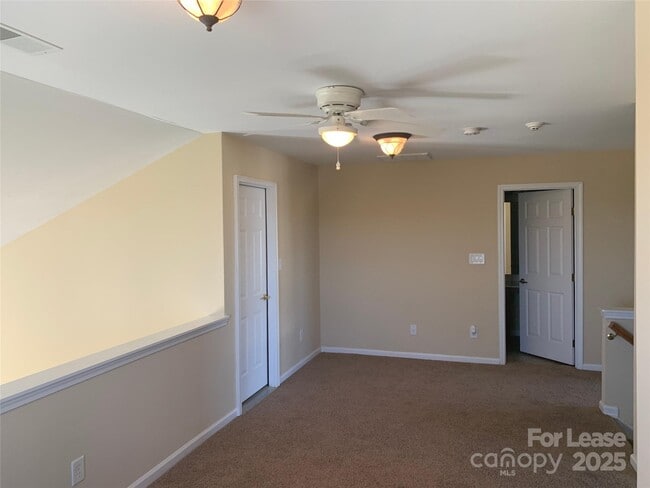 Building Photo - 4098 Holly Villa Cir