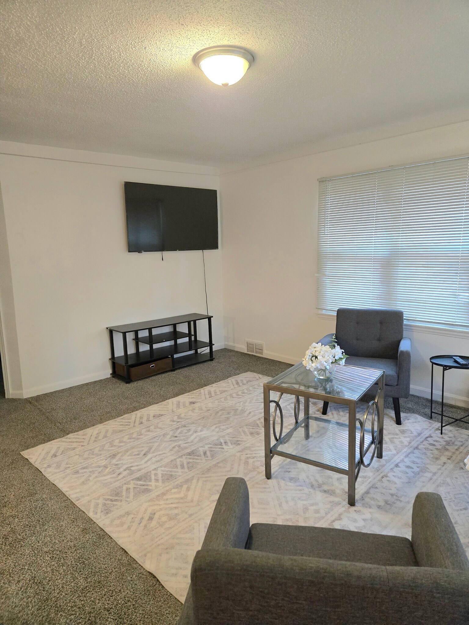 Building Photo - 3913 Thomas Ave N