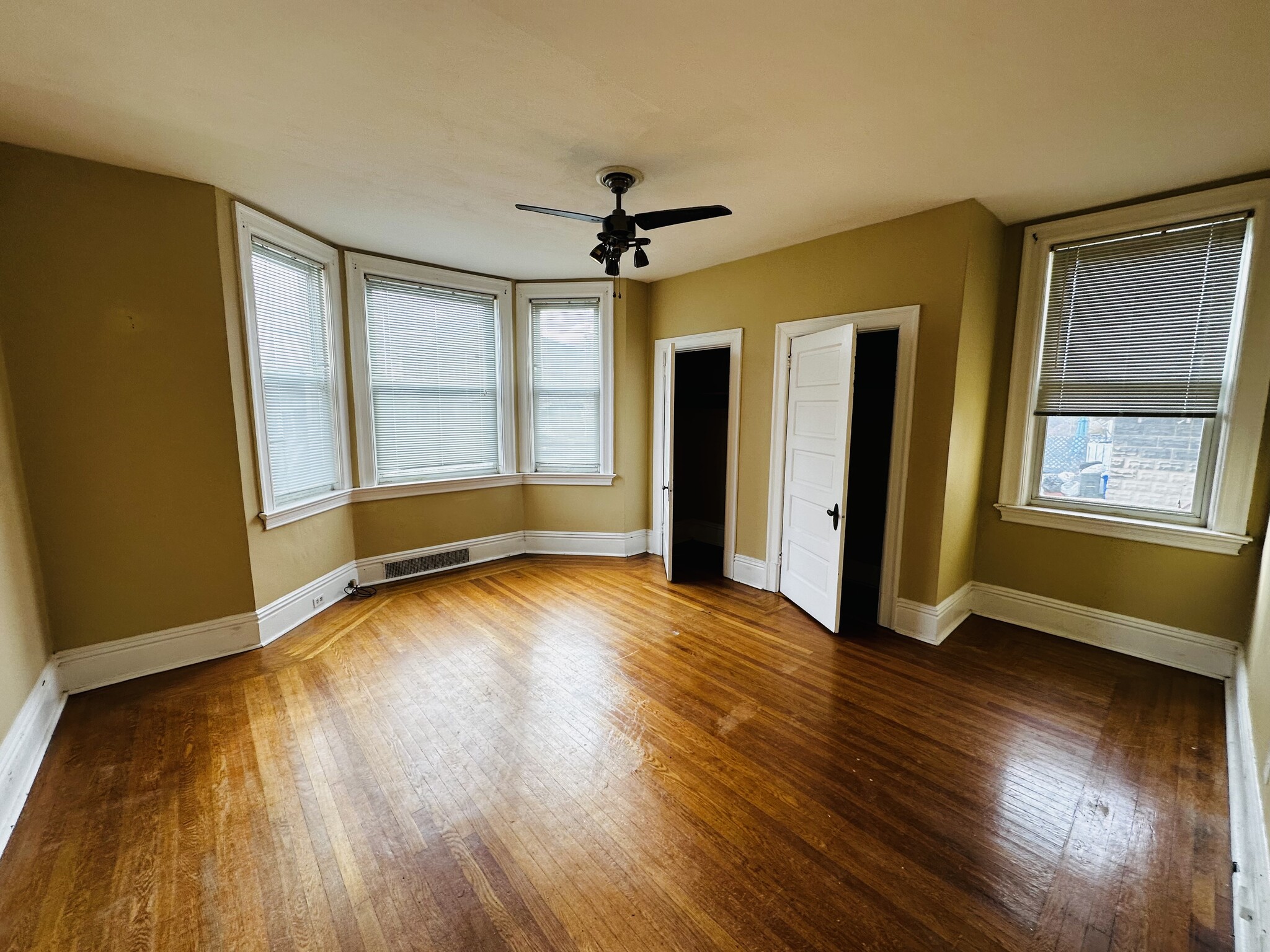 Large bedroom - 3611 Purdue St