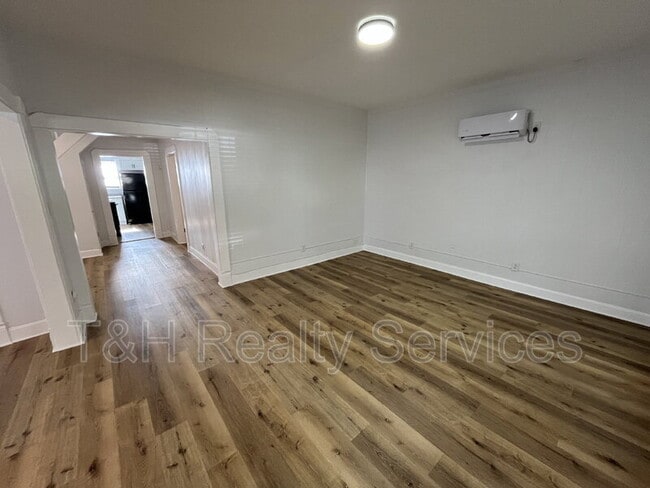 Building Photo - 2114 Webb St