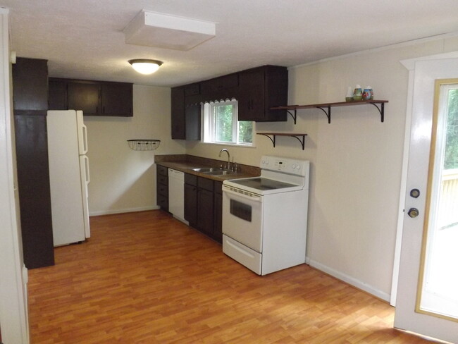 Building Photo - Cute 2BD/1BA House in Cullowhee available ...