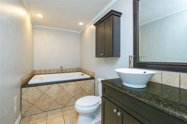 Building Photo - 134 Lakeshore Dr