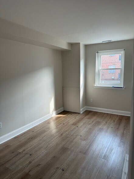 Building Photo - 2707 S 76th St