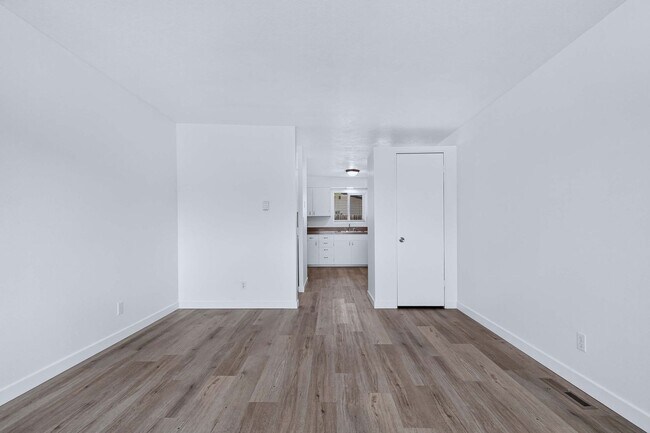 Building Photo - 2bd, 1b Cozy Home awaits in Boise Bench!