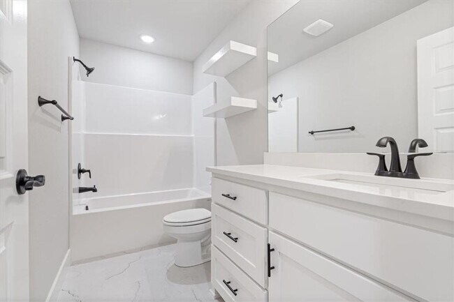 Building Photo - 7002 SW Basswood Ave