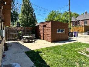 Building Photo - Available December! Cosy duplex in Potter ...