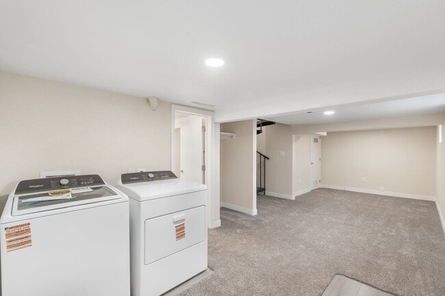 Building Photo - 3 BEDROOM, 3 BATH+ BONUS ROOMS ON RANCH IN...