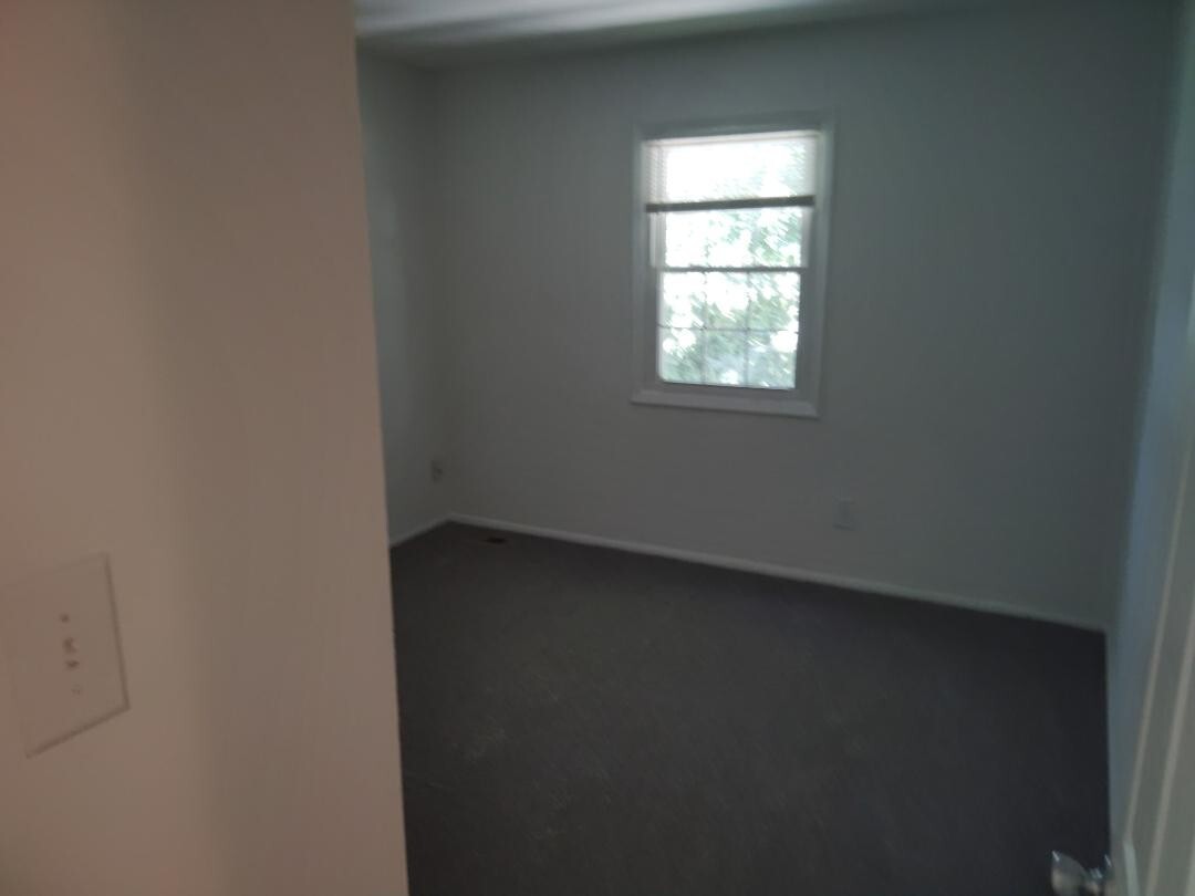 Building Photo - 300 Oakway Ct