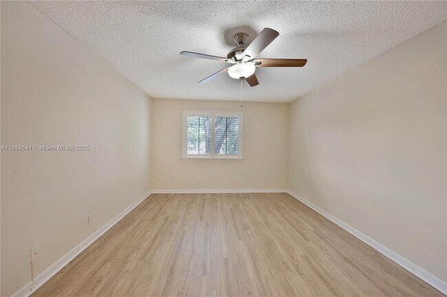 Building Photo - 9833 Westview Dr